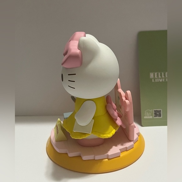 Hello Kitty Lovely Week Blind Box Figure-Wednesday - Picture 5 of 10